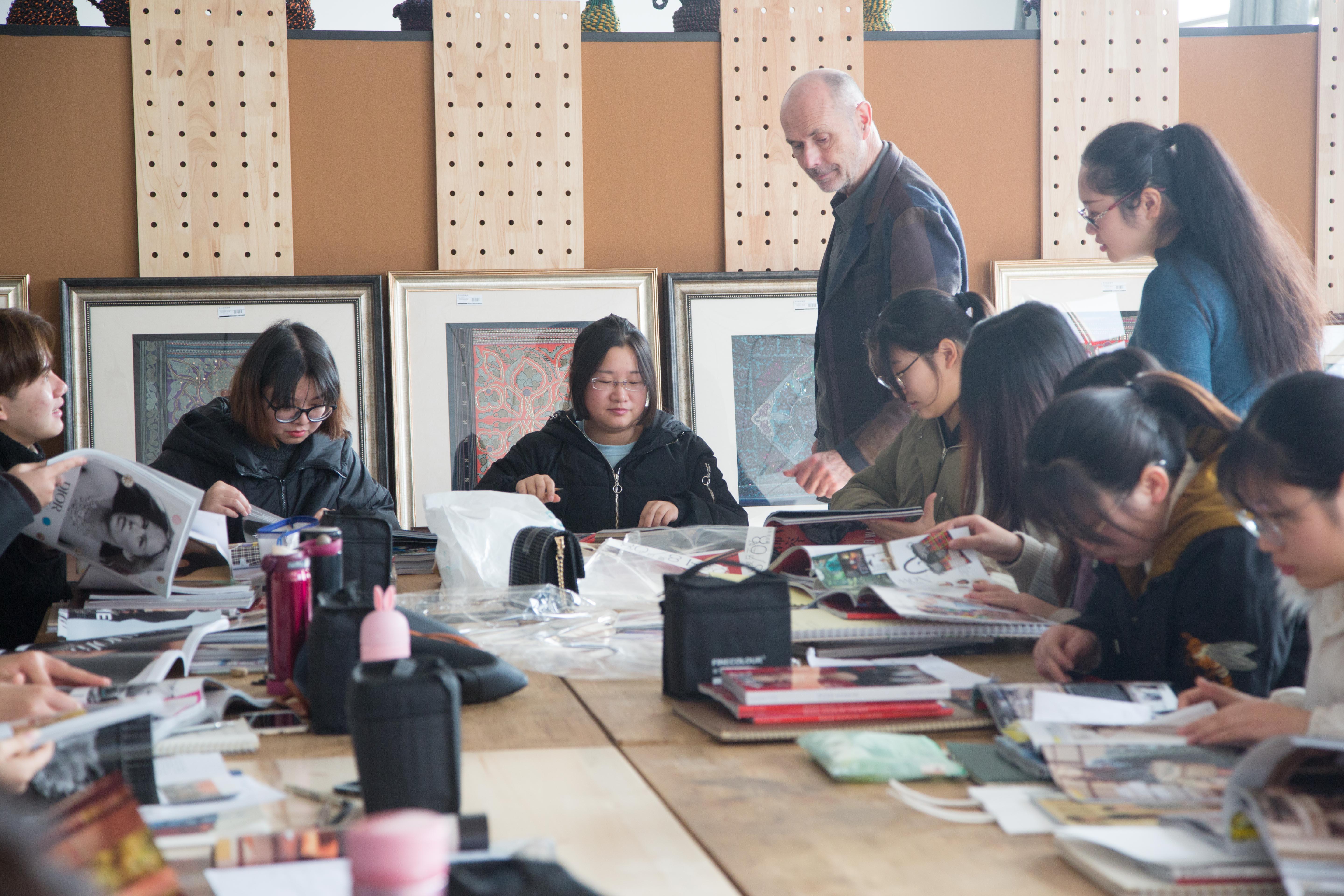 策划服装大学生品牌有哪些_大学生服装品牌策划_策划服装大学生品牌选择